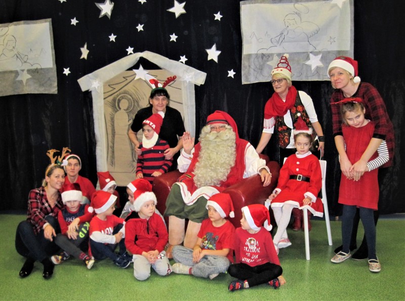 Święty Mikołaj z Rovaniemi z wizytą u dzieci z ZPE