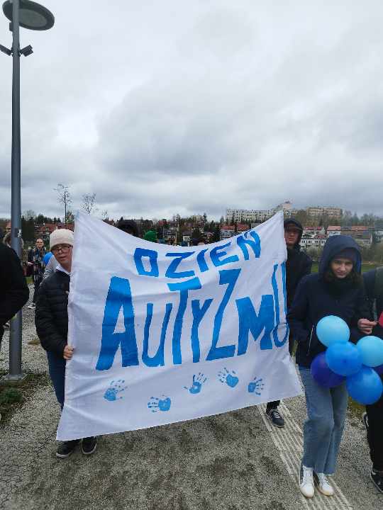 Błękitny Marsz dla ludzi z autyzmem